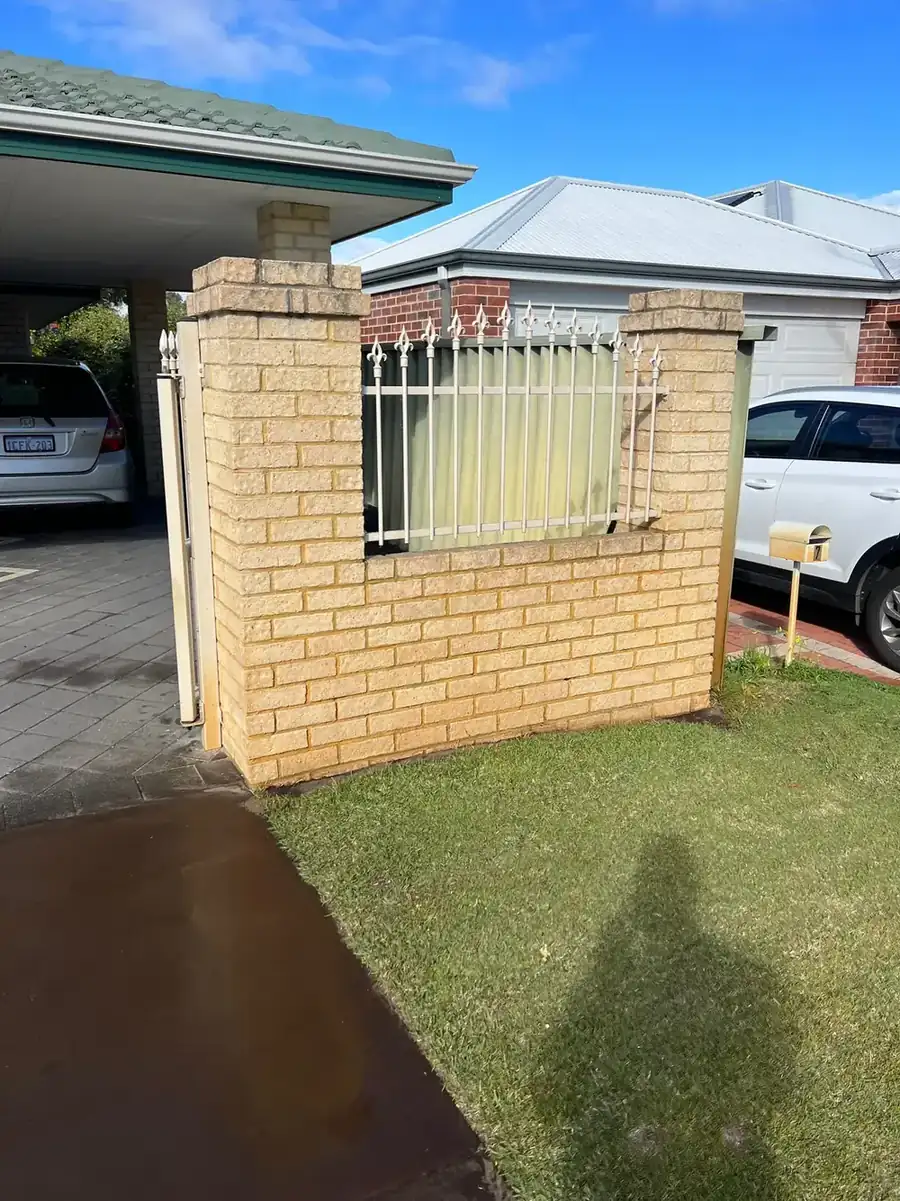 Bore-water staining lifted from paving in Perth