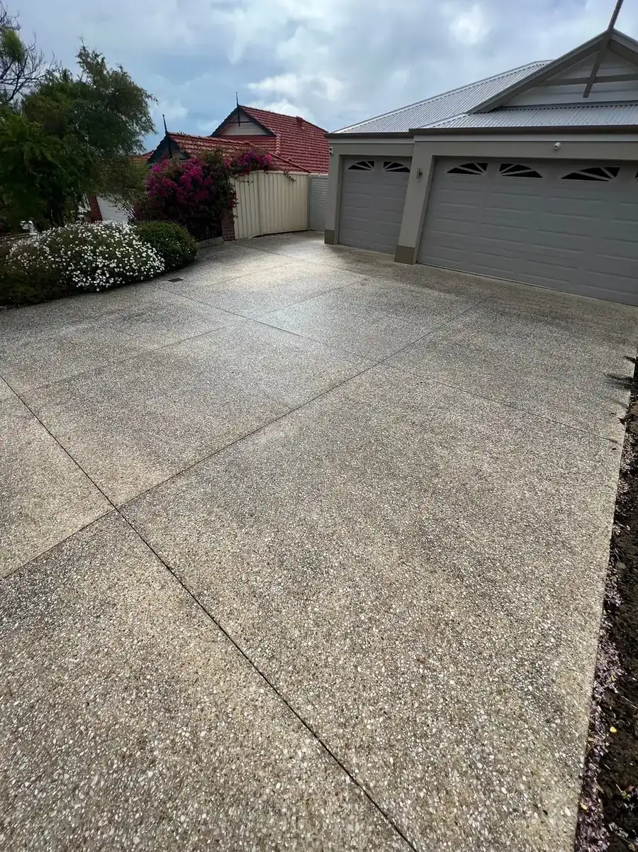 Exposed aggregate driveway before cleaning