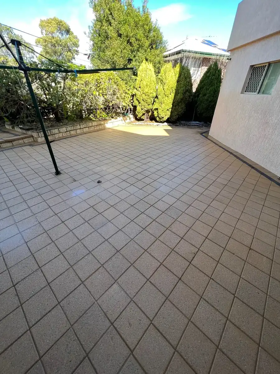 Paver courtyard after cleaning in Perth